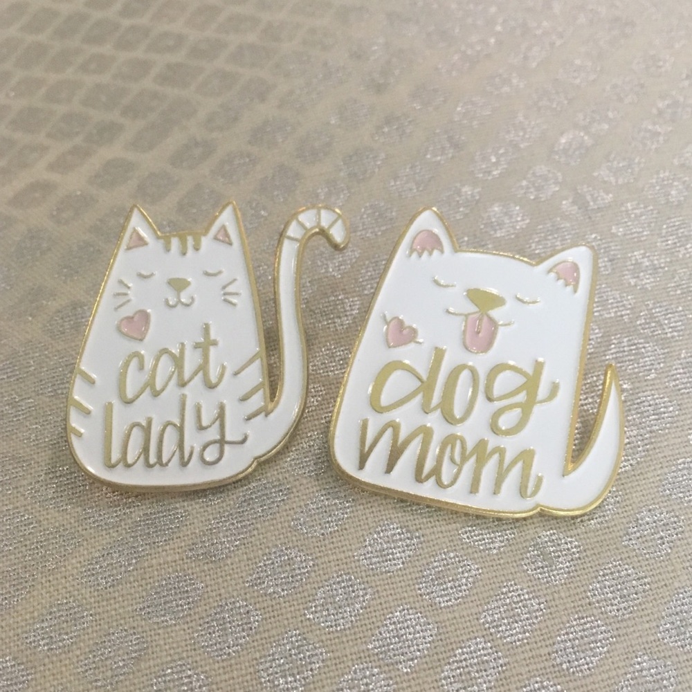 Dog Mom Pin - Picture 3 of 4